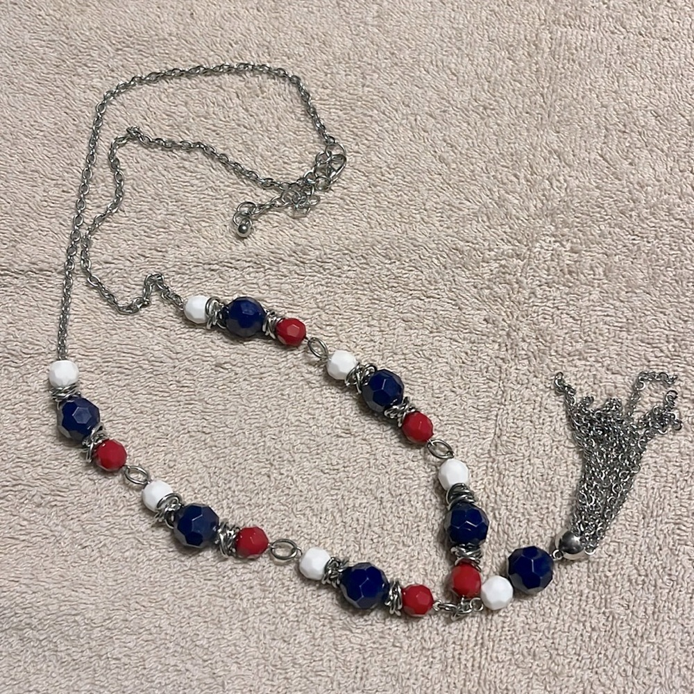 Red white and blue Y-shaped next necklace